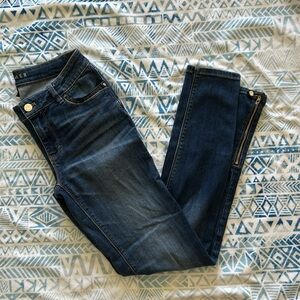 WHBM Med Wash Skimmer Ankle Cropped Jeans